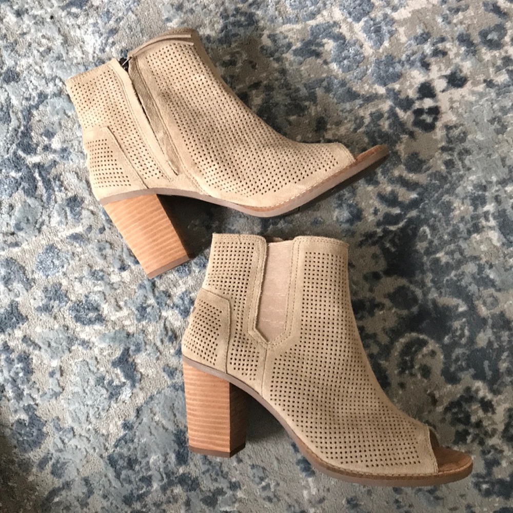 TOMS suede perf peep toe bootie sz 8.5